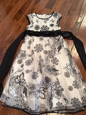 Girls Black and White Floral Party Dress 10